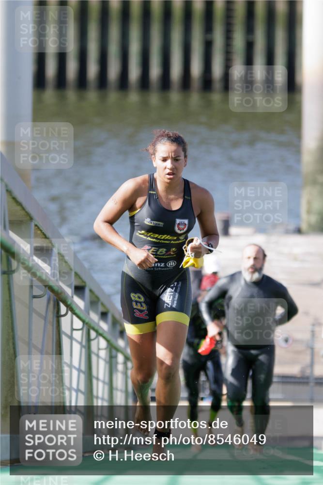 10.08.2025 - GEWOBA Citytriathlon Bremen H.Heesch http://msf.ph/oto/8546049 10.08.2025 10:16:02 Schwimmen 369, 422, 437 meine-sportfotos.de