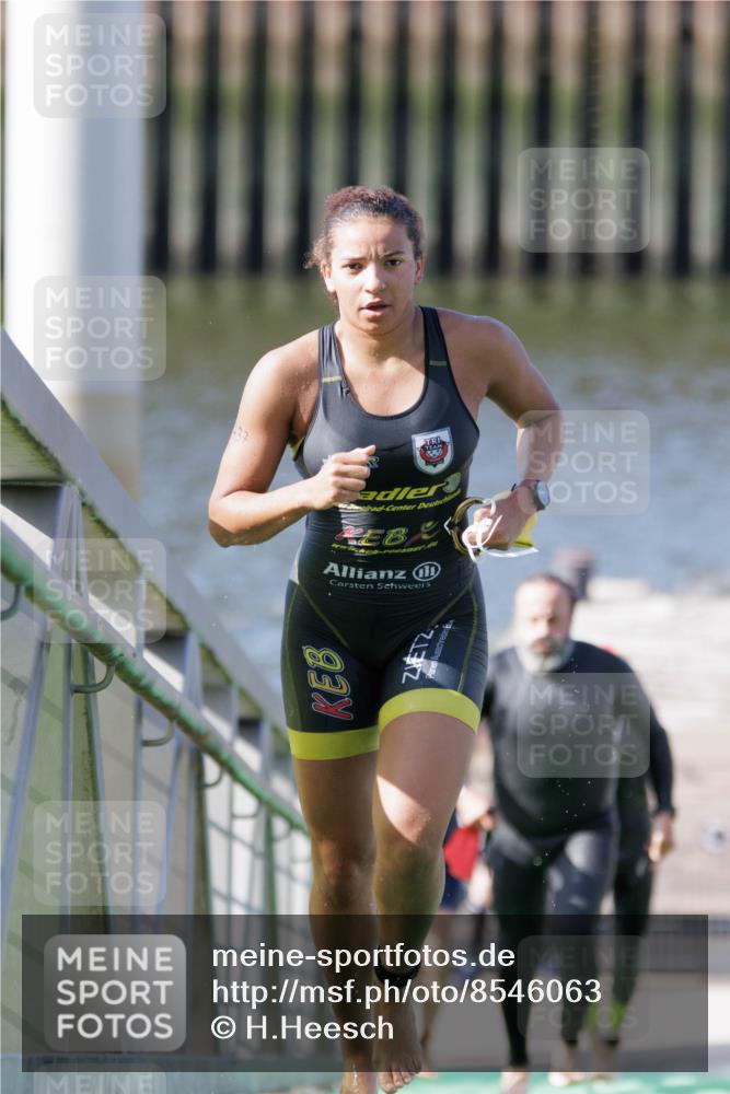 10.08.2025 - GEWOBA Citytriathlon Bremen H.Heesch http://msf.ph/oto/8546063 10.08.2025 10:16:03 Schwimmen 369, 422, 437 meine-sportfotos.de