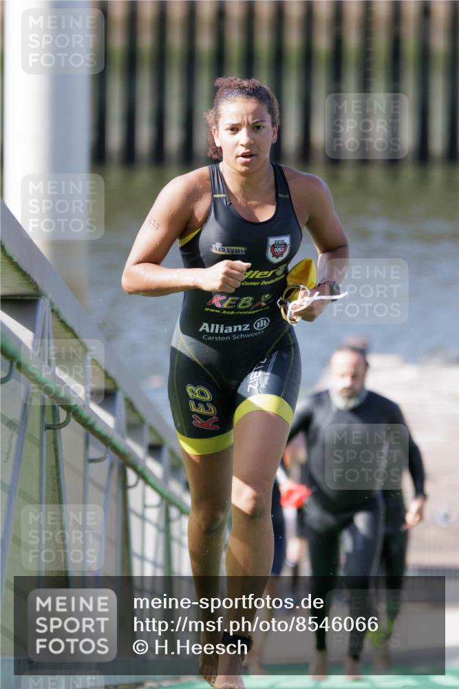 10.08.2025 - GEWOBA Citytriathlon Bremen H.Heesch http://msf.ph/oto/8546066 10.08.2025 10:16:03 Schwimmen 369, 422, 437 meine-sportfotos.de