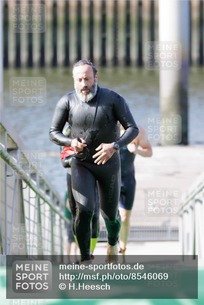 10.08.2025 - GEWOBA Citytriathlon Bremen H.Heesch http://msf.ph/oto/8546069 10.08.2025 10:16:08 Schwimmen 369, 422, 437, 511 meine-sportfotos.de