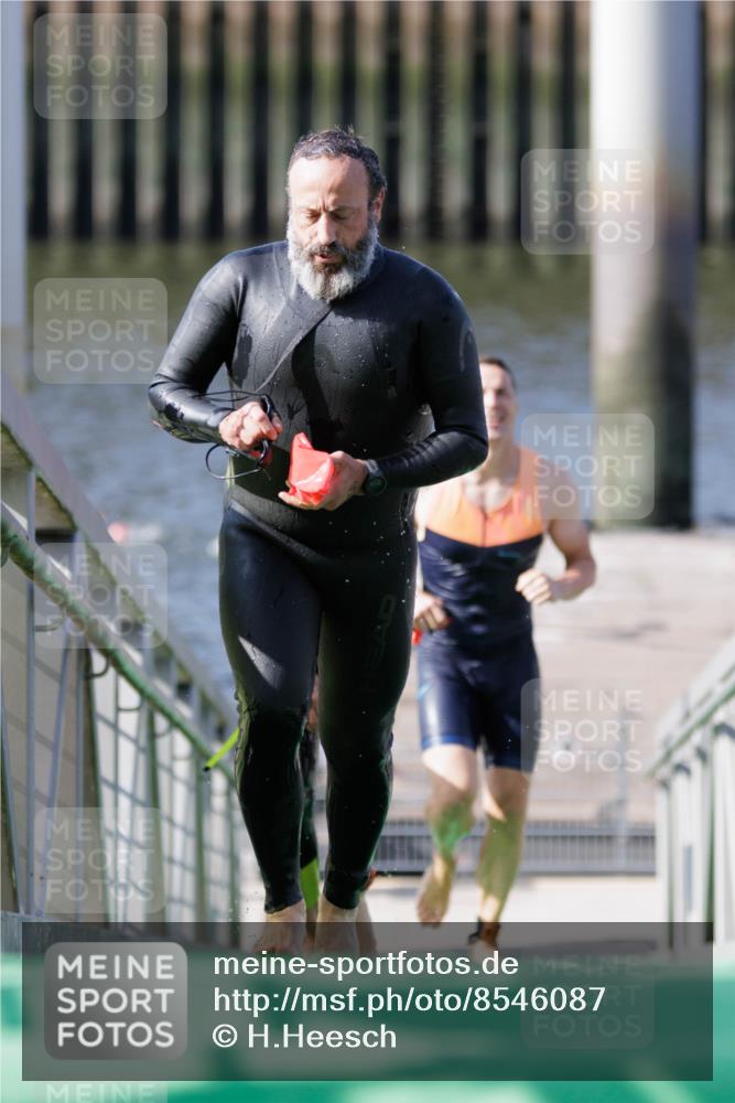 10.08.2025 - GEWOBA Citytriathlon Bremen H.Heesch http://msf.ph/oto/8546087 10.08.2025 10:16:08 Schwimmen 369, 422, 437, 511 meine-sportfotos.de