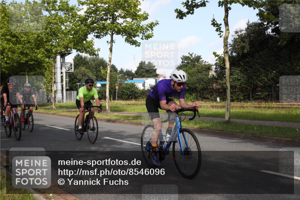 10.08.2025 - GEWOBA Citytriathlon Bremen Yannick Fuchs http://msf.ph/oto/8546096 10.08.2025 10:38:17 Radfahren 5, 19, 93, 101, 207, 247, 391, 463, 482 meine-sportfotos.de