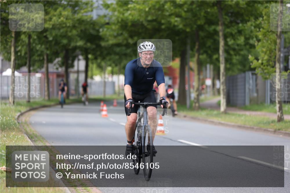 10.08.2025 - GEWOBA Citytriathlon Bremen Yannick Fuchs http://msf.ph/oto/8546105 10.08.2025 13:01:04 Radfahren 646, 669, 677, 684, 713, 837, 862, 926, 944, 1001 meine-sportfotos.de
