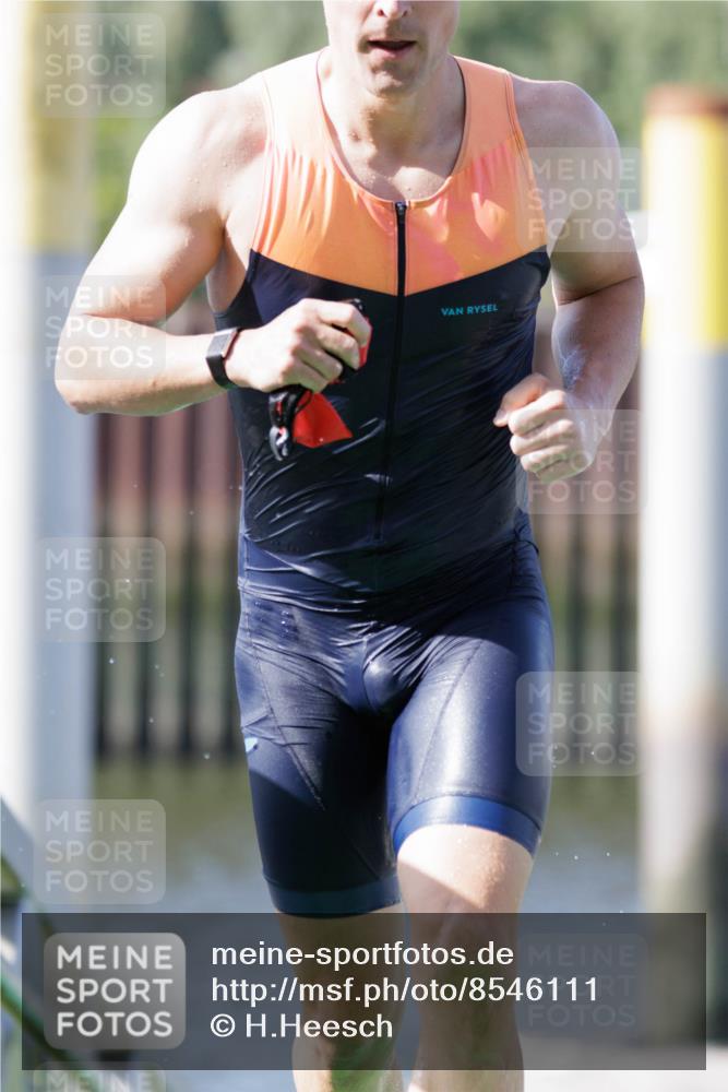 10.08.2025 - GEWOBA Citytriathlon Bremen H.Heesch http://msf.ph/oto/8546111 10.08.2025 10:16:13 Schwimmen 369, 395, 422, 437, 511 meine-sportfotos.de