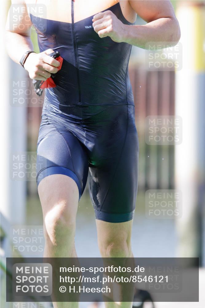 10.08.2025 - GEWOBA Citytriathlon Bremen H.Heesch http://msf.ph/oto/8546121 10.08.2025 10:16:14 Schwimmen 369, 395, 422, 511 meine-sportfotos.de