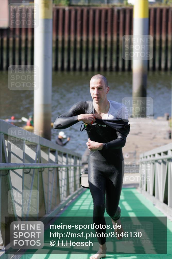 10.08.2025 - GEWOBA Citytriathlon Bremen H.Heesch http://msf.ph/oto/8546130 10.08.2025 10:16:20 Schwimmen 395, 511 meine-sportfotos.de