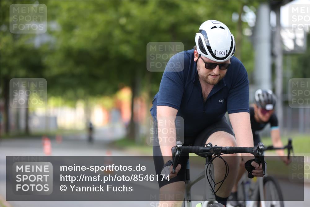 10.08.2025 - GEWOBA Citytriathlon Bremen Yannick Fuchs http://msf.ph/oto/8546174 10.08.2025 13:01:16 Radfahren 713, 829, 837, 926, 944, 1001 meine-sportfotos.de