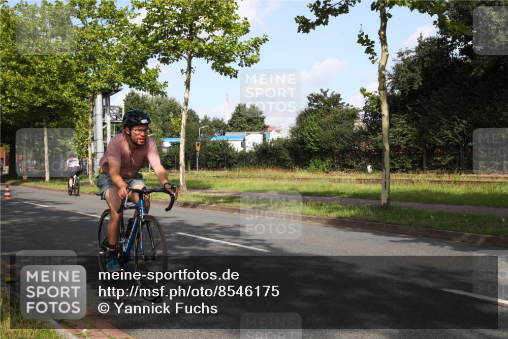 10.08.2025 - GEWOBA Citytriathlon Bremen Yannick Fuchs http://msf.ph/oto/8546175 10.08.2025 10:38:38 Radfahren 31, 63, 119, 163, 211, 429, 443, 463, 475, 506, 513 meine-sportfotos.de