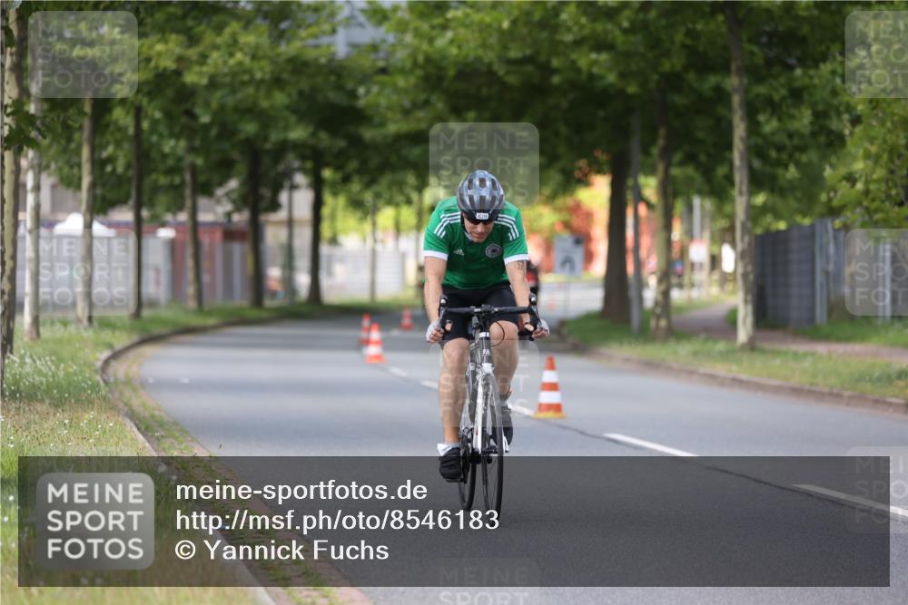 10.08.2025 - GEWOBA Citytriathlon Bremen Yannick Fuchs http://msf.ph/oto/8546183 10.08.2025 13:01:21 Radfahren 800, 829, 837, 926, 1001 meine-sportfotos.de