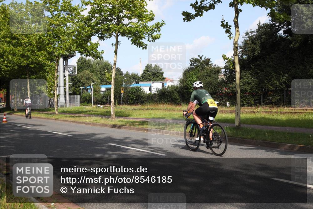 10.08.2025 - GEWOBA Citytriathlon Bremen Yannick Fuchs http://msf.ph/oto/8546185 10.08.2025 10:38:39 Radfahren 31, 63, 119, 163, 211, 429, 443, 463, 475, 506, 513 meine-sportfotos.de