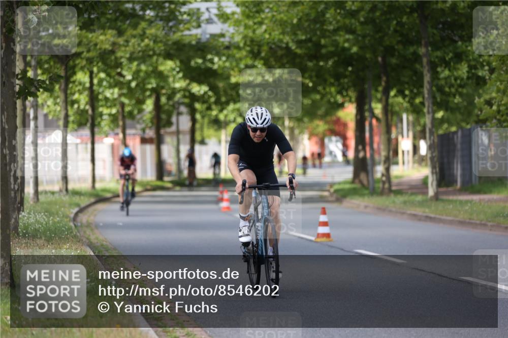 10.08.2025 - GEWOBA Citytriathlon Bremen Yannick Fuchs http://msf.ph/oto/8546202 10.08.2025 13:01:29 Radfahren 608, 663, 716, 754, 800, 816, 829, 851 meine-sportfotos.de