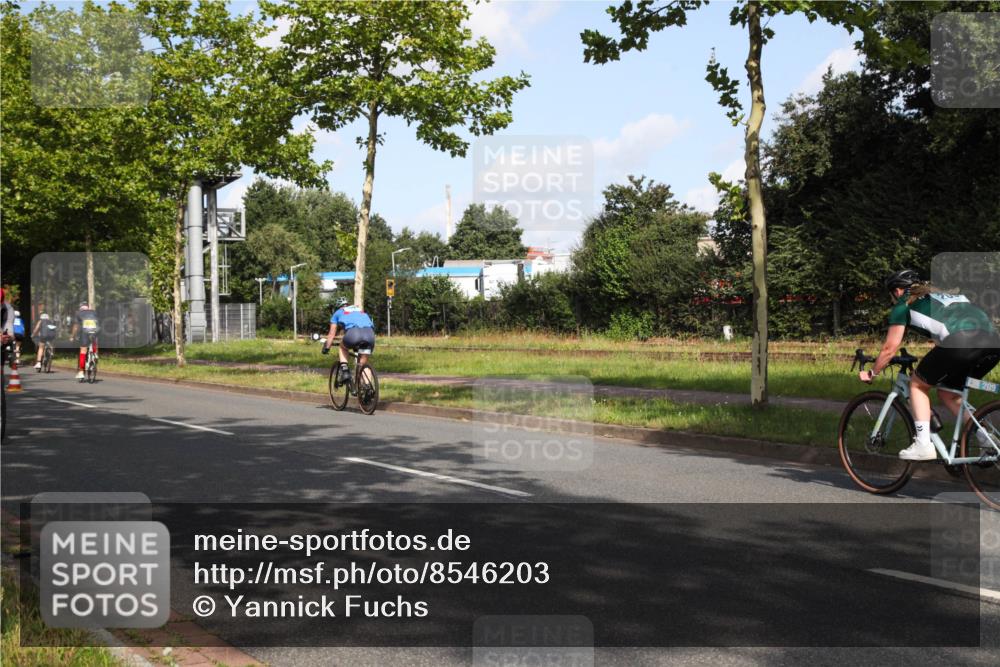 10.08.2025 - GEWOBA Citytriathlon Bremen Yannick Fuchs http://msf.ph/oto/8546203 10.08.2025 10:38:44 Radfahren 31, 63, 119, 163, 211, 429, 443, 475, 506, 513 meine-sportfotos.de