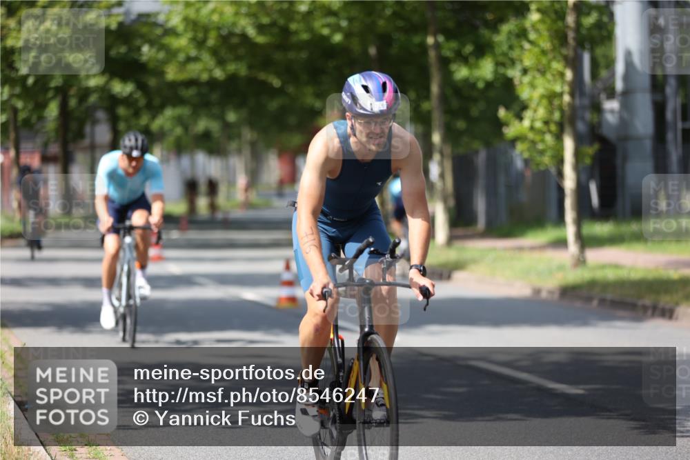 10.08.2025 - GEWOBA Citytriathlon Bremen Yannick Fuchs http://msf.ph/oto/8546247 10.08.2025 13:01:36 Radfahren 608, 663, 703, 716, 754, 800, 816, 819, 828, 851 meine-sportfotos.de