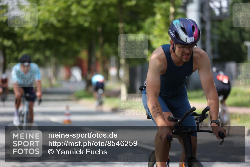 10.08.2025 - GEWOBA Citytriathlon Bremen Yannick Fuchs http://msf.ph/oto/8546259 10.08.2025 13:01:36 Radfahren 608, 663, 703, 716, 754, 800, 816, 819, 828, 851 meine-sportfotos.de