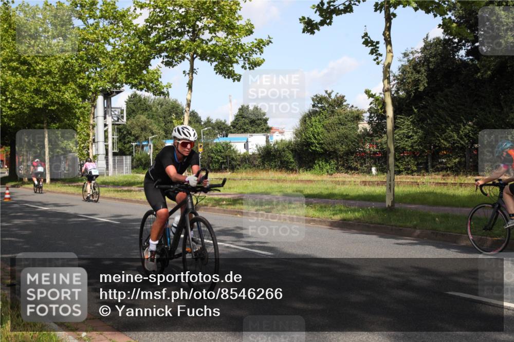 10.08.2025 - GEWOBA Citytriathlon Bremen Yannick Fuchs http://msf.ph/oto/8546266 10.08.2025 10:39:04 Radfahren 35, 111, 113, 215, 417, 472, 498, 499 meine-sportfotos.de