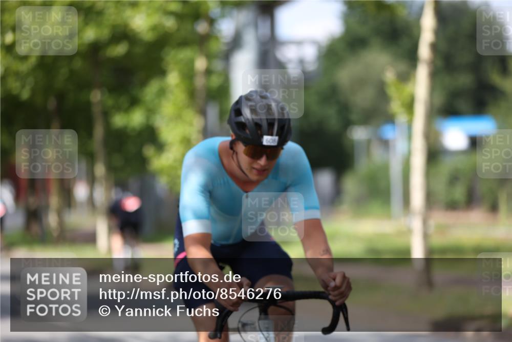 10.08.2025 - GEWOBA Citytriathlon Bremen Yannick Fuchs http://msf.ph/oto/8546276 10.08.2025 13:01:37 Radfahren 608, 663, 703, 716, 754, 800, 816, 819, 828, 851 meine-sportfotos.de