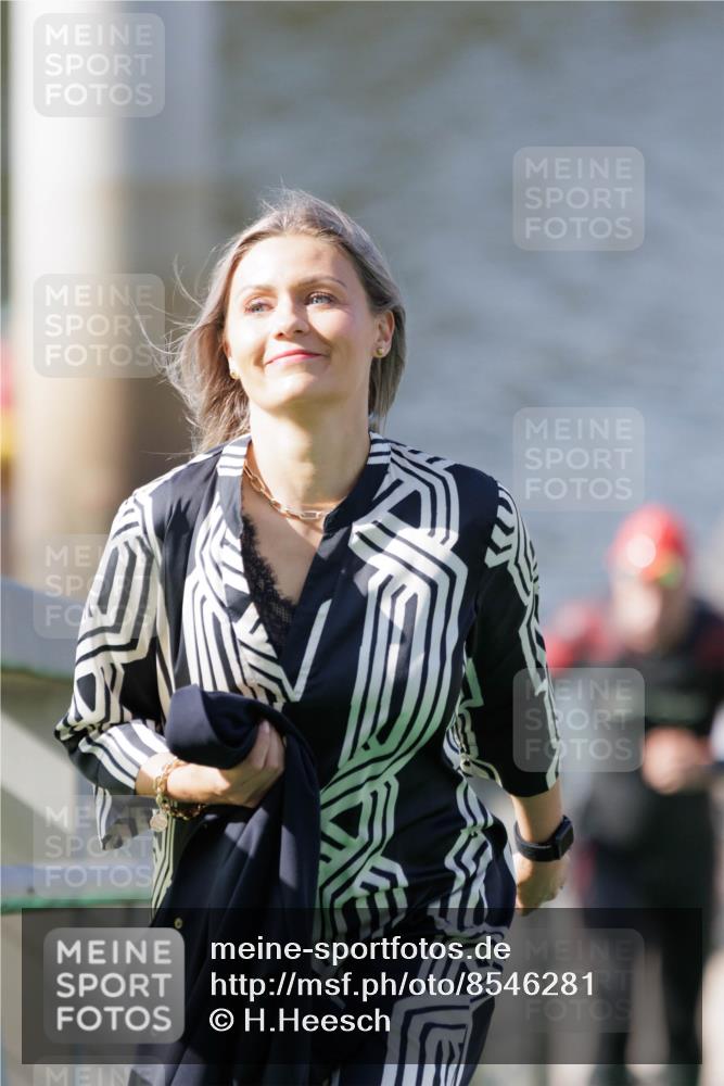 10.08.2025 - GEWOBA Citytriathlon Bremen H.Heesch http://msf.ph/oto/8546281 10.08.2025 10:16:54 Schwimmen 424, 459, 494 meine-sportfotos.de