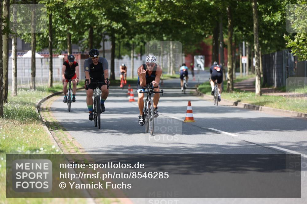 10.08.2025 - GEWOBA Citytriathlon Bremen Yannick Fuchs http://msf.ph/oto/8546285 10.08.2025 13:01:38 Radfahren 608, 663, 703, 716, 754, 800, 816, 819, 828, 851, 923 meine-sportfotos.de