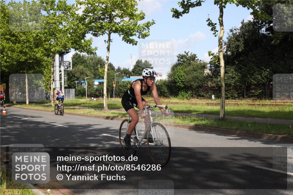 10.08.2025 - GEWOBA Citytriathlon Bremen Yannick Fuchs http://msf.ph/oto/8546286 10.08.2025 10:39:10 Radfahren 35, 107, 111, 113, 165, 215, 417, 472, 481, 498, 499 meine-sportfotos.de