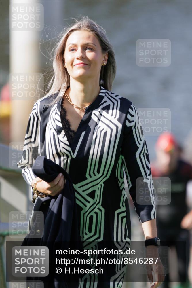 10.08.2025 - GEWOBA Citytriathlon Bremen H.Heesch http://msf.ph/oto/8546287 10.08.2025 10:16:55 Schwimmen 424, 459, 494 meine-sportfotos.de