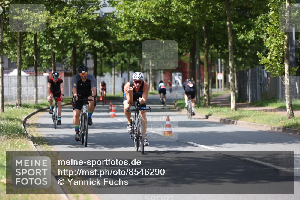10.08.2025 - GEWOBA Citytriathlon Bremen Yannick Fuchs http://msf.ph/oto/8546290 10.08.2025 13:01:38 Radfahren 608, 663, 703, 716, 754, 800, 816, 819, 828, 851, 923 meine-sportfotos.de