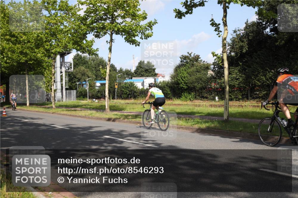 10.08.2025 - GEWOBA Citytriathlon Bremen Yannick Fuchs http://msf.ph/oto/8546293 10.08.2025 10:39:12 Radfahren 35, 107, 111, 113, 165, 215, 472, 481, 498, 499 meine-sportfotos.de