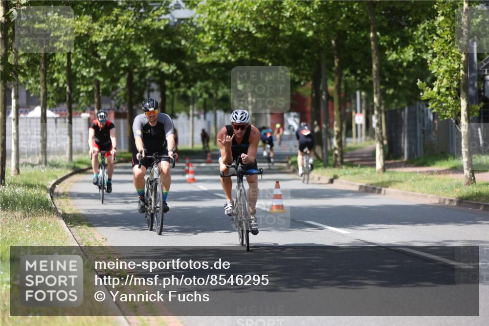 10.08.2025 - GEWOBA Citytriathlon Bremen Yannick Fuchs http://msf.ph/oto/8546295 10.08.2025 13:01:38 Radfahren 608, 663, 703, 716, 754, 800, 816, 819, 828, 851, 923 meine-sportfotos.de
