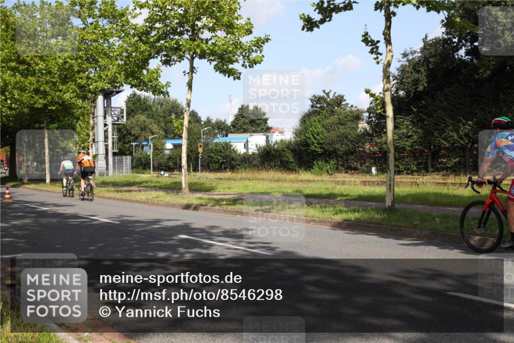 10.08.2025 - GEWOBA Citytriathlon Bremen Yannick Fuchs http://msf.ph/oto/8546298 10.08.2025 10:39:14 Radfahren 35, 107, 111, 113, 165, 215, 233, 440, 472, 481, 499 meine-sportfotos.de