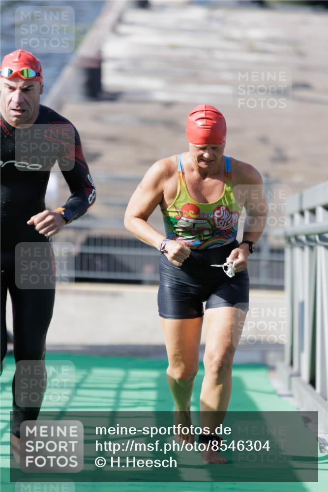 10.08.2025 - GEWOBA Citytriathlon Bremen H.Heesch http://msf.ph/oto/8546304 10.08.2025 10:16:56 Schwimmen 424, 459, 494 meine-sportfotos.de