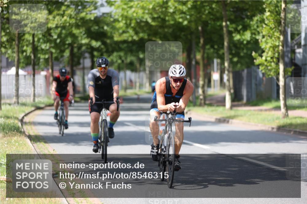 10.08.2025 - GEWOBA Citytriathlon Bremen Yannick Fuchs http://msf.ph/oto/8546315 10.08.2025 13:01:39 Radfahren 608, 663, 703, 716, 754, 800, 816, 819, 828, 851, 923 meine-sportfotos.de