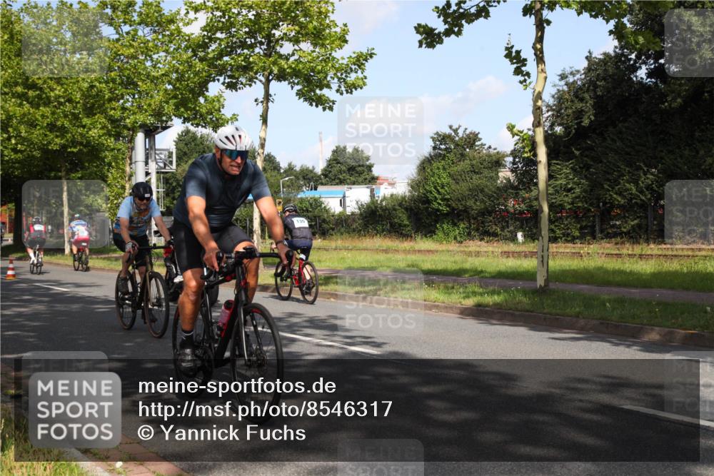 10.08.2025 - GEWOBA Citytriathlon Bremen Yannick Fuchs http://msf.ph/oto/8546317 10.08.2025 10:39:17 Radfahren 35, 107, 111, 165, 215, 233, 440, 472, 481, 499 meine-sportfotos.de
