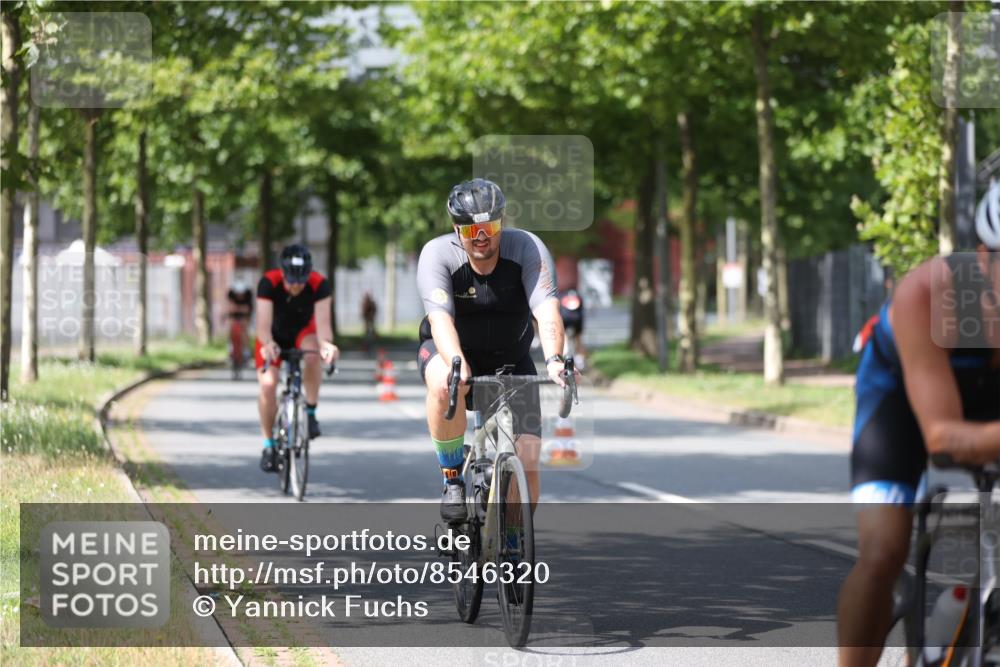 10.08.2025 - GEWOBA Citytriathlon Bremen Yannick Fuchs http://msf.ph/oto/8546320 10.08.2025 13:01:40 Radfahren 608, 663, 703, 716, 754, 800, 816, 819, 828, 851, 923 meine-sportfotos.de