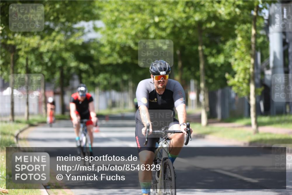 10.08.2025 - GEWOBA Citytriathlon Bremen Yannick Fuchs http://msf.ph/oto/8546329 10.08.2025 13:01:40 Radfahren 608, 663, 703, 716, 754, 800, 816, 819, 828, 851, 923 meine-sportfotos.de
