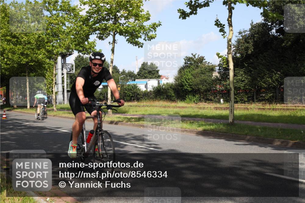 10.08.2025 - GEWOBA Citytriathlon Bremen Yannick Fuchs http://msf.ph/oto/8546334 10.08.2025 10:39:26 Radfahren 35, 87, 95, 107, 165, 185, 215, 221, 233, 374, 435, 436, 440, 453, 481 meine-sportfotos.de