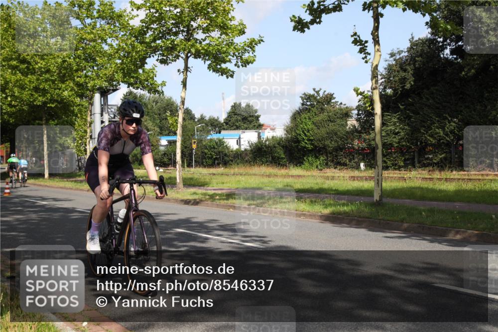 10.08.2025 - GEWOBA Citytriathlon Bremen Yannick Fuchs http://msf.ph/oto/8546337 10.08.2025 10:39:28 Radfahren 35, 59, 87, 95, 107, 165, 185, 215, 221, 233, 374, 435, 436, 440, 453, 481 meine-sportfotos.de