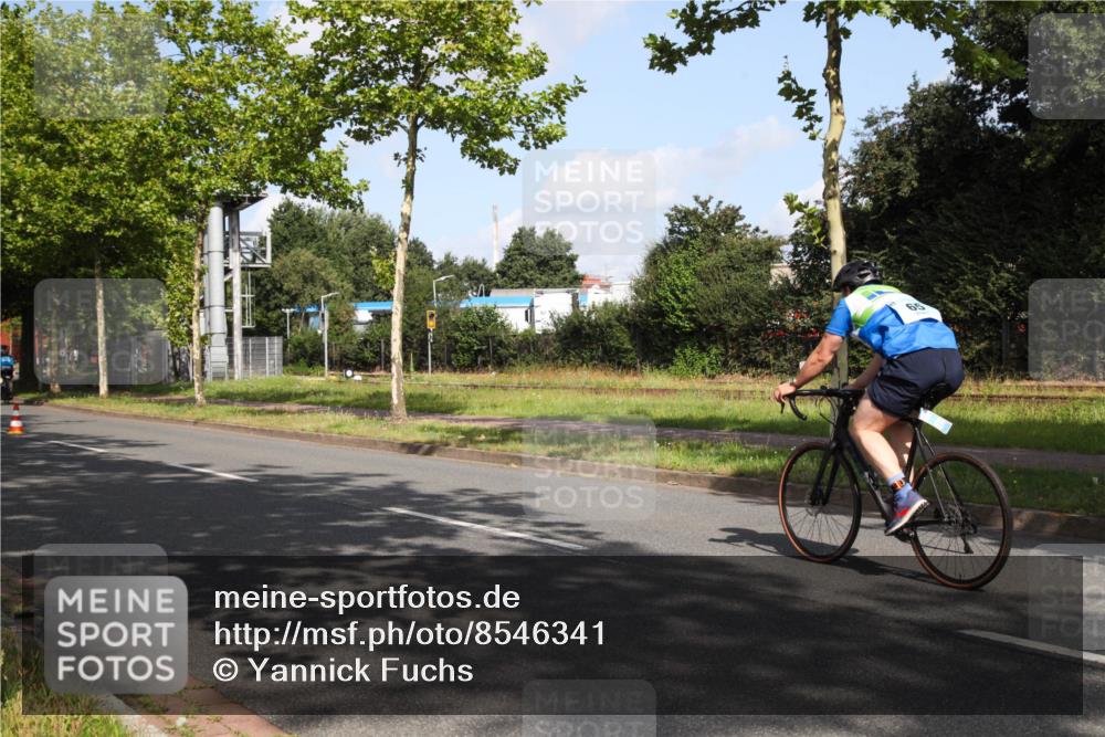 10.08.2025 - GEWOBA Citytriathlon Bremen Yannick Fuchs http://msf.ph/oto/8546341 10.08.2025 10:39:29 Radfahren 35, 59, 87, 95, 107, 165, 185, 209, 221, 233, 374, 435, 436, 440, 453, 481 meine-sportfotos.de