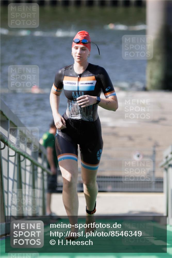 10.08.2025 - GEWOBA Citytriathlon Bremen H.Heesch http://msf.ph/oto/8546349 10.08.2025 10:17:28 Schwimmen 441 meine-sportfotos.de