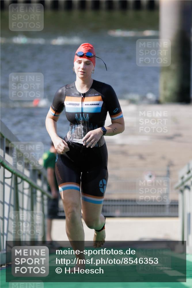10.08.2025 - GEWOBA Citytriathlon Bremen H.Heesch http://msf.ph/oto/8546353 10.08.2025 10:17:28 Schwimmen 441 meine-sportfotos.de
