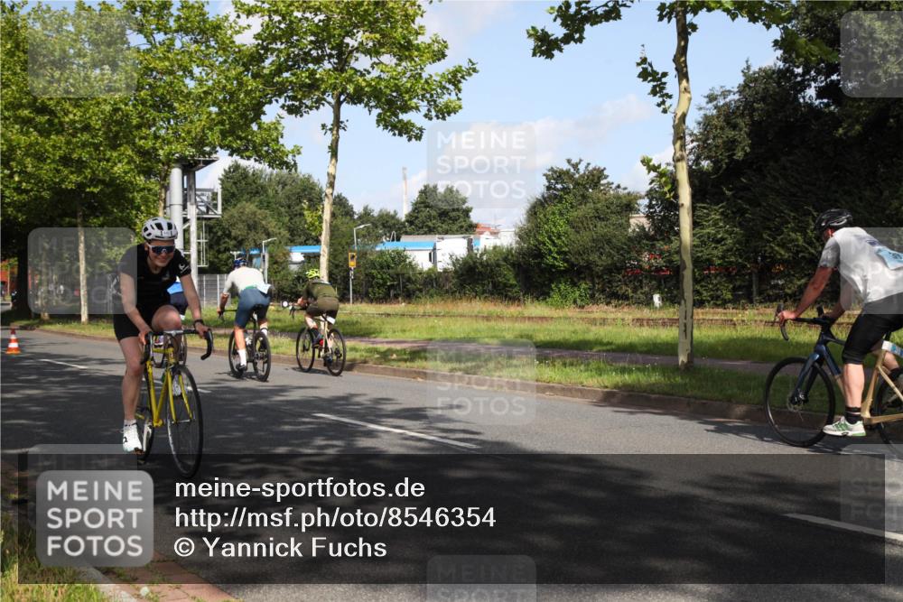 10.08.2025 - GEWOBA Citytriathlon Bremen Yannick Fuchs http://msf.ph/oto/8546354 10.08.2025 10:39:31 Radfahren 59, 87, 95, 107, 185, 201, 209, 221, 233, 374, 435, 436, 440, 453, 481 meine-sportfotos.de