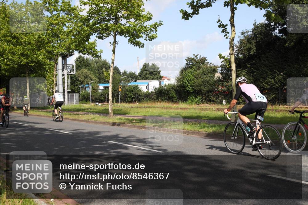 10.08.2025 - GEWOBA Citytriathlon Bremen Yannick Fuchs http://msf.ph/oto/8546367 10.08.2025 10:39:33 Radfahren 59, 87, 95, 185, 193, 201, 209, 221, 233, 374, 435, 436, 440, 453, 481 meine-sportfotos.de
