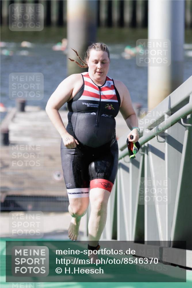 10.08.2025 - GEWOBA Citytriathlon Bremen H.Heesch http://msf.ph/oto/8546370 10.08.2025 10:17:37 Schwimmen 476 meine-sportfotos.de