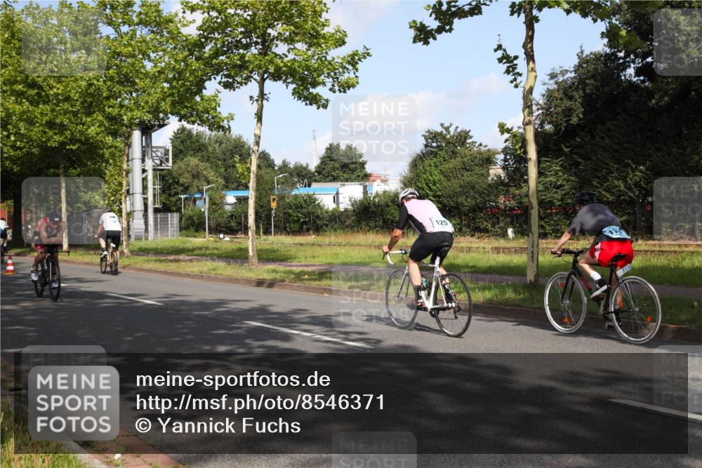 10.08.2025 - GEWOBA Citytriathlon Bremen Yannick Fuchs http://msf.ph/oto/8546371 10.08.2025 10:39:33 Radfahren 59, 87, 95, 185, 193, 201, 209, 221, 233, 374, 435, 436, 440, 453, 481 meine-sportfotos.de