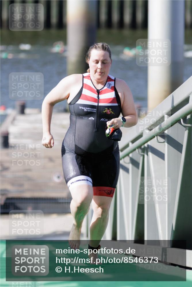 10.08.2025 - GEWOBA Citytriathlon Bremen H.Heesch http://msf.ph/oto/8546373 10.08.2025 10:17:37 Schwimmen 476 meine-sportfotos.de