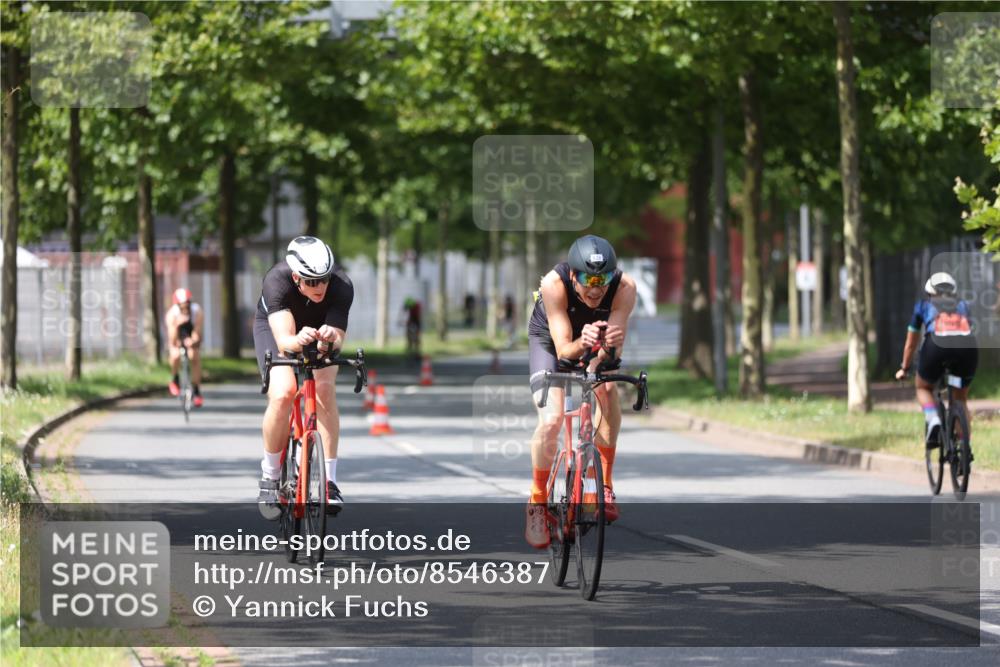 10.08.2025 - GEWOBA Citytriathlon Bremen Yannick Fuchs http://msf.ph/oto/8546387 10.08.2025 13:01:43 Radfahren 608, 663, 703, 716, 754, 800, 816, 819, 828, 851, 923, 953, 964 meine-sportfotos.de