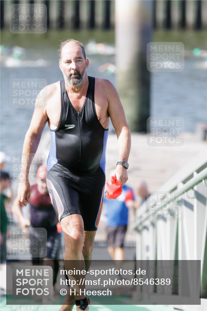 10.08.2025 - GEWOBA Citytriathlon Bremen H.Heesch http://msf.ph/oto/8546389 10.08.2025 10:17:51 Schwimmen 387, 427, 509, 510 meine-sportfotos.de