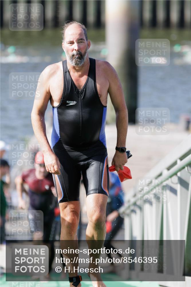 10.08.2025 - GEWOBA Citytriathlon Bremen H.Heesch http://msf.ph/oto/8546395 10.08.2025 10:17:51 Schwimmen 387, 427, 509, 510 meine-sportfotos.de