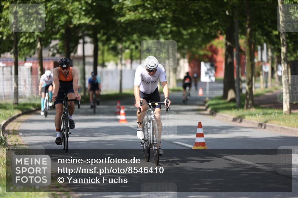 10.08.2025 - GEWOBA Citytriathlon Bremen Yannick Fuchs http://msf.ph/oto/8546410 10.08.2025 12:07:43 Radfahren 559, 609, 646, 650, 660, 693, 705, 706, 721, 723, 740, 879 meine-sportfotos.de