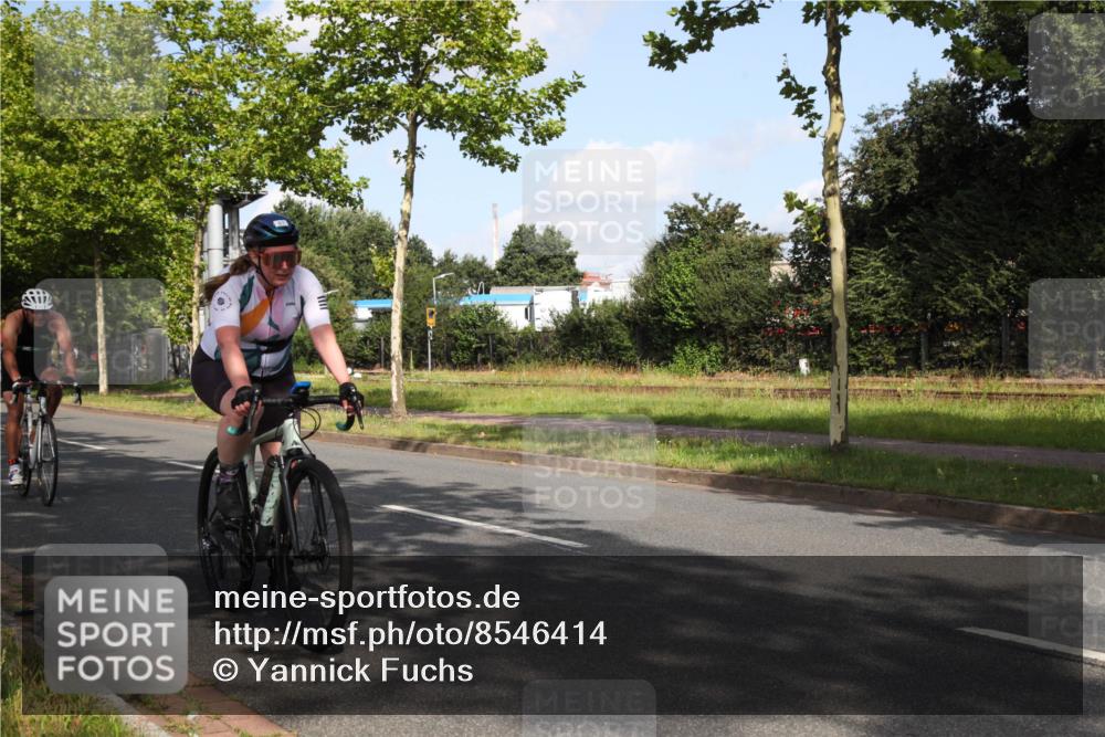 10.08.2025 - GEWOBA Citytriathlon Bremen Yannick Fuchs http://msf.ph/oto/8546414 10.08.2025 10:39:46 Radfahren 59, 77, 87, 95, 143, 185, 193, 201, 209, 221, 374, 435, 436, 453, 496 meine-sportfotos.de