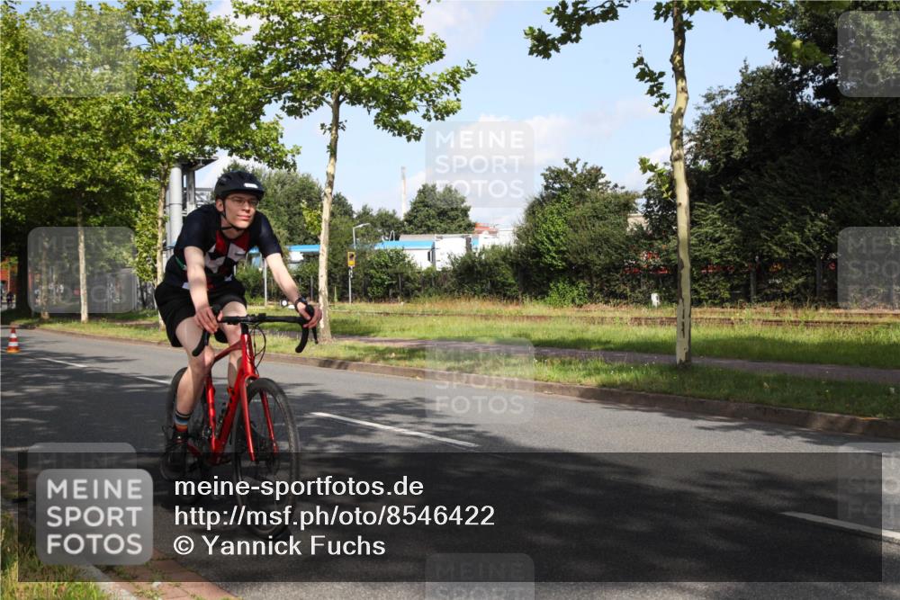 10.08.2025 - GEWOBA Citytriathlon Bremen Yannick Fuchs http://msf.ph/oto/8546422 10.08.2025 10:39:48 Radfahren 55, 57, 59, 77, 87, 95, 143, 193, 201, 209, 221, 374, 398, 435, 436, 496 meine-sportfotos.de