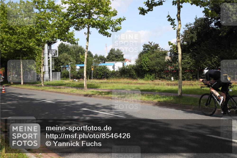 10.08.2025 - GEWOBA Citytriathlon Bremen Yannick Fuchs http://msf.ph/oto/8546426 10.08.2025 10:39:50 Radfahren 55, 57, 59, 77, 87, 143, 193, 201, 209, 221, 374, 398, 496 meine-sportfotos.de